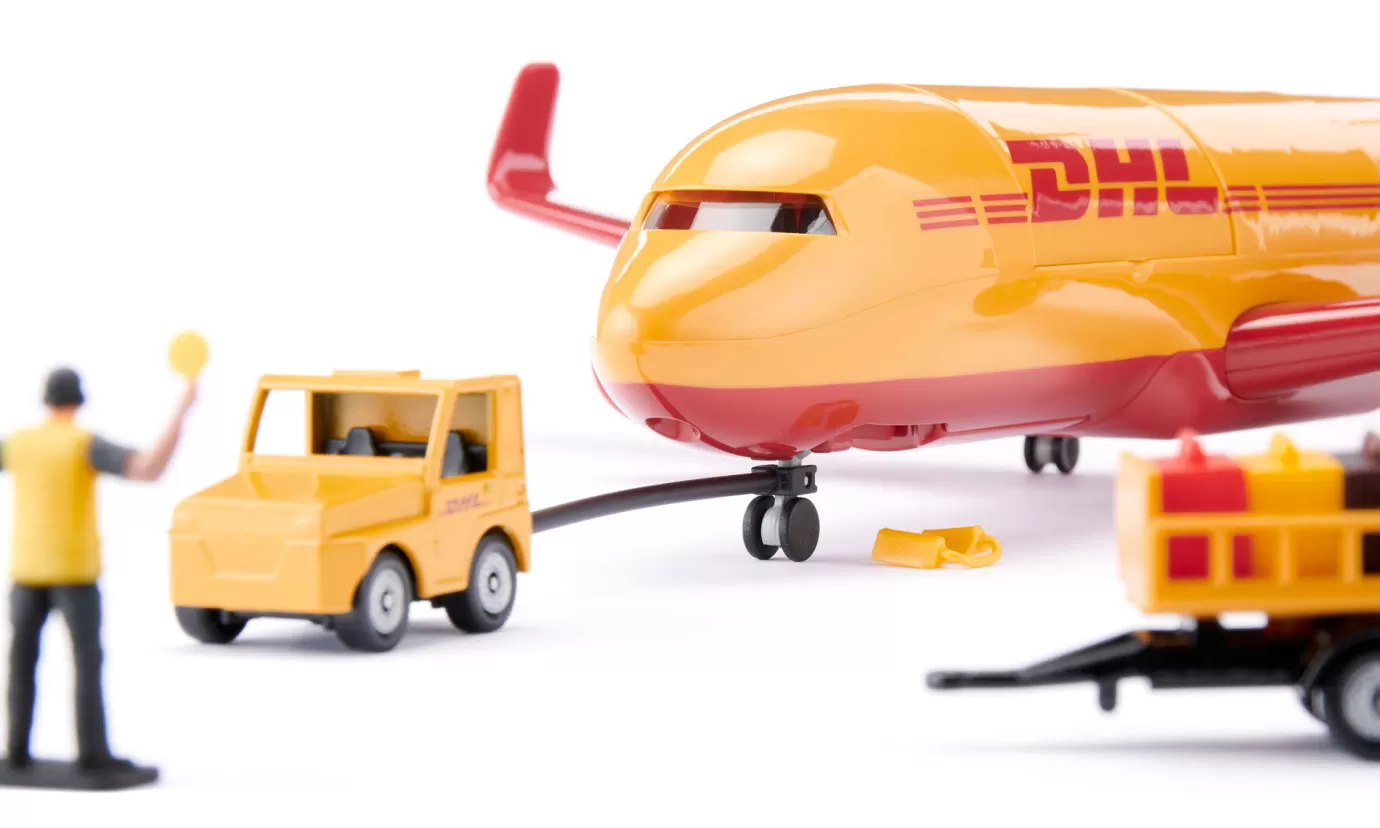 Vliegtuig>Siku DHL vrachtvliegtuig met accessoires